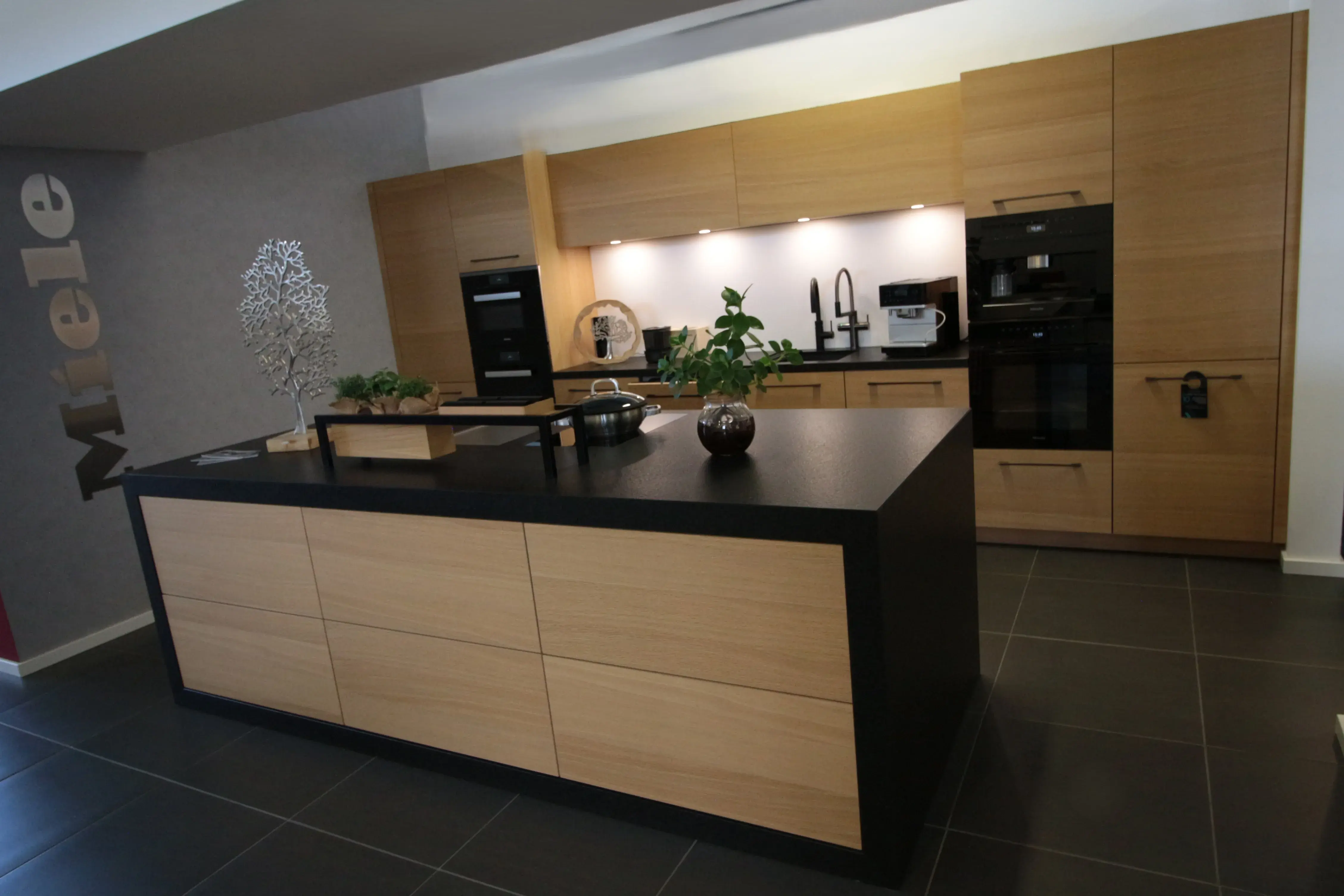 Küche mit Kücheninsel 