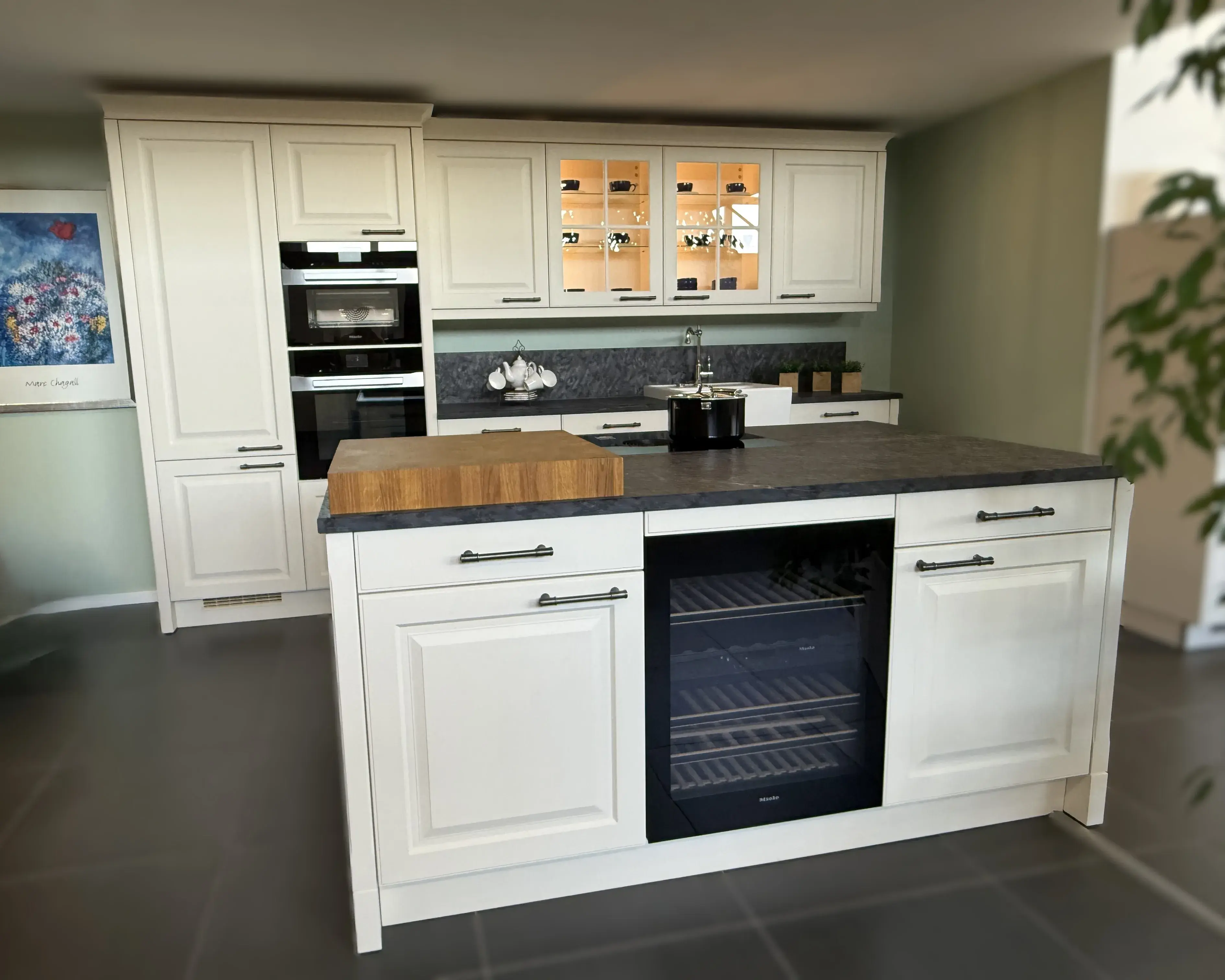 Weiße Landhausküche